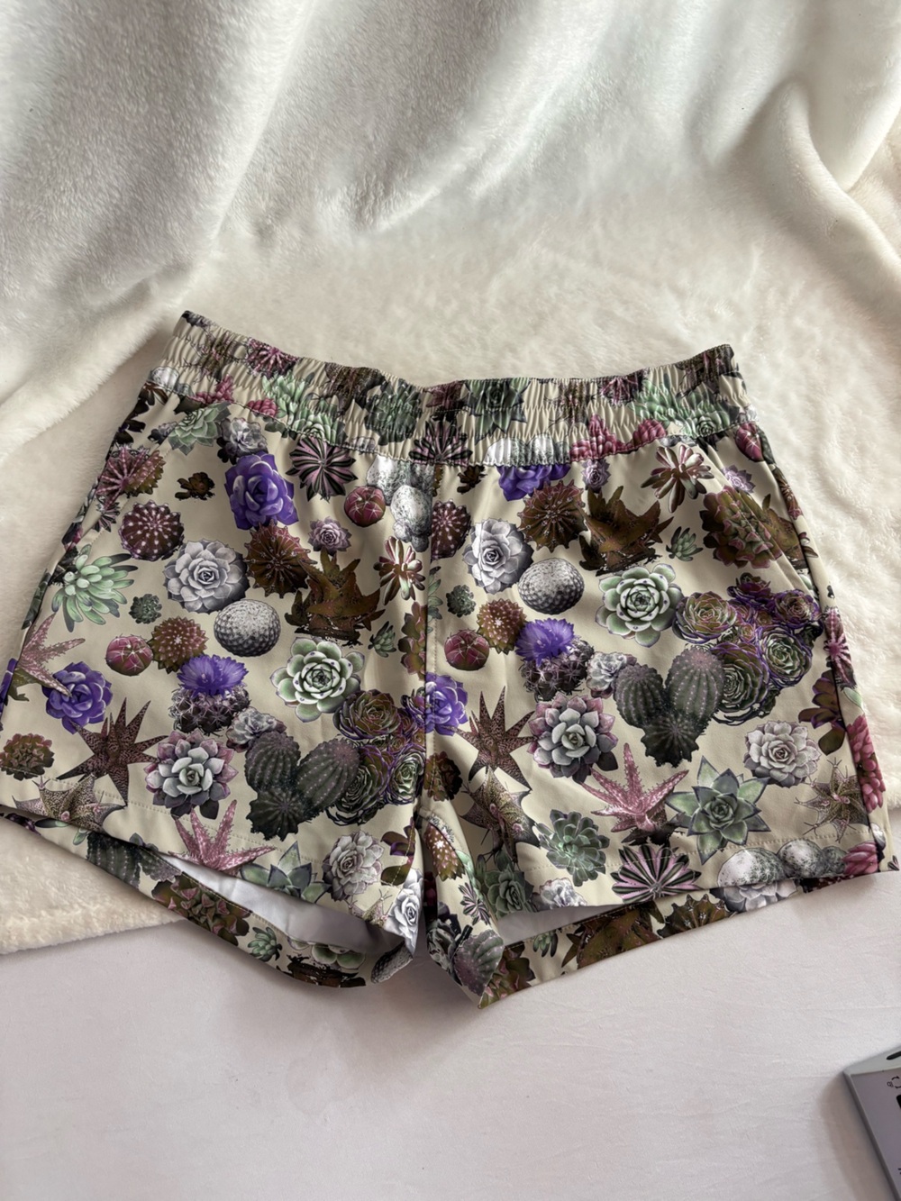 KAVU Kick Out Shorts in Succulent Size XS